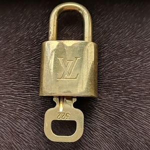 ⭐#322 Louis Vuitton padlock and key vintage